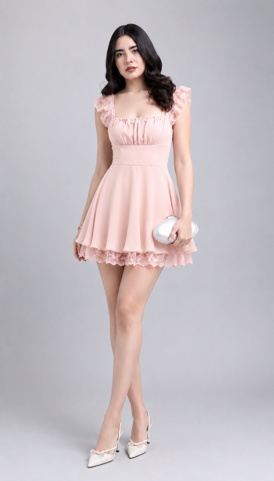 Vestido Corto con Encaje y Falda de Vuelo