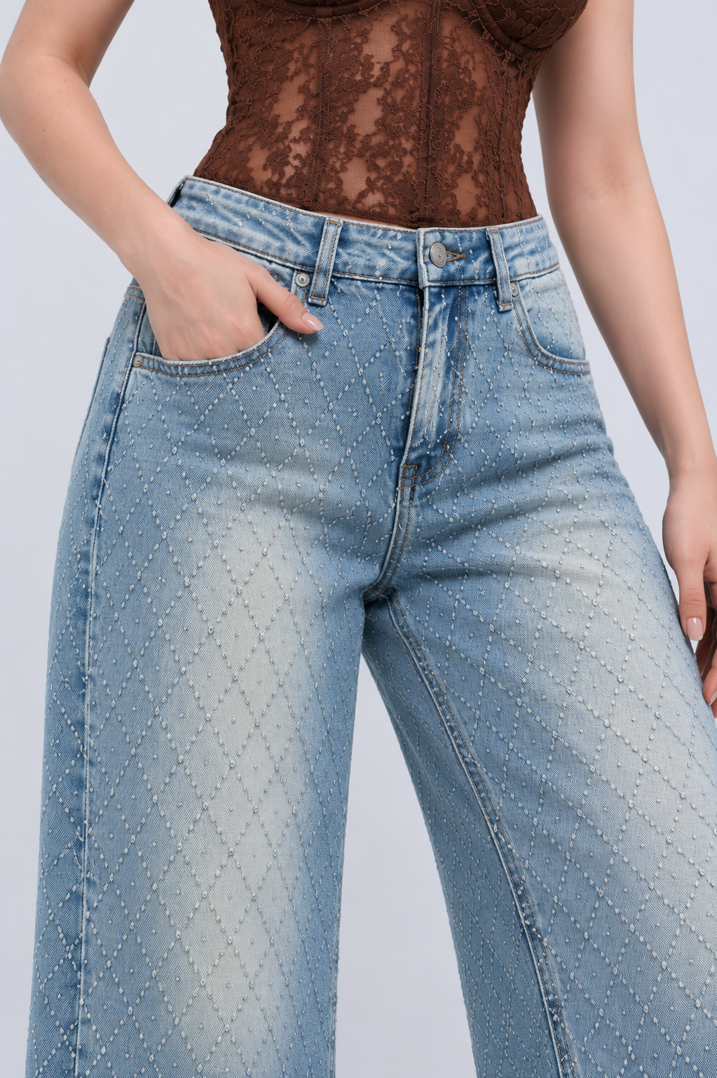 Jeans Rectos con Pedrería y Diseño Diamante