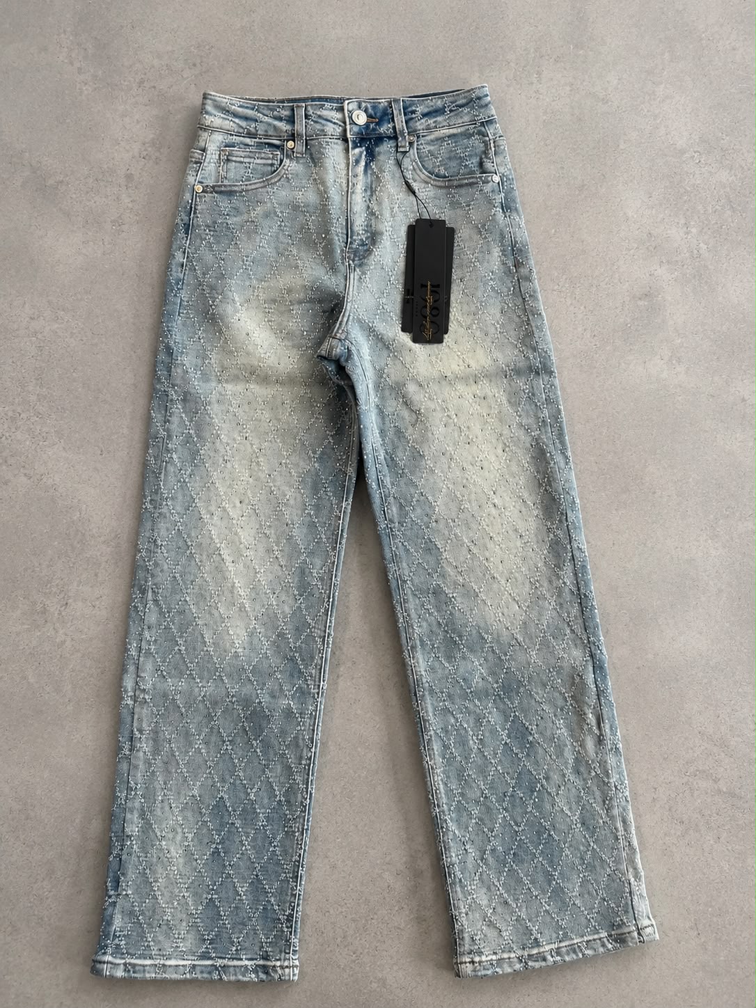 Jeans Rectos con Pedrería y Diseño Diamante