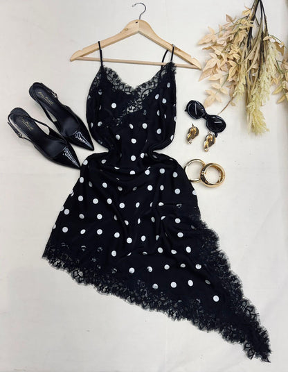 Blusa Asimétrica con Encaje y Lunares