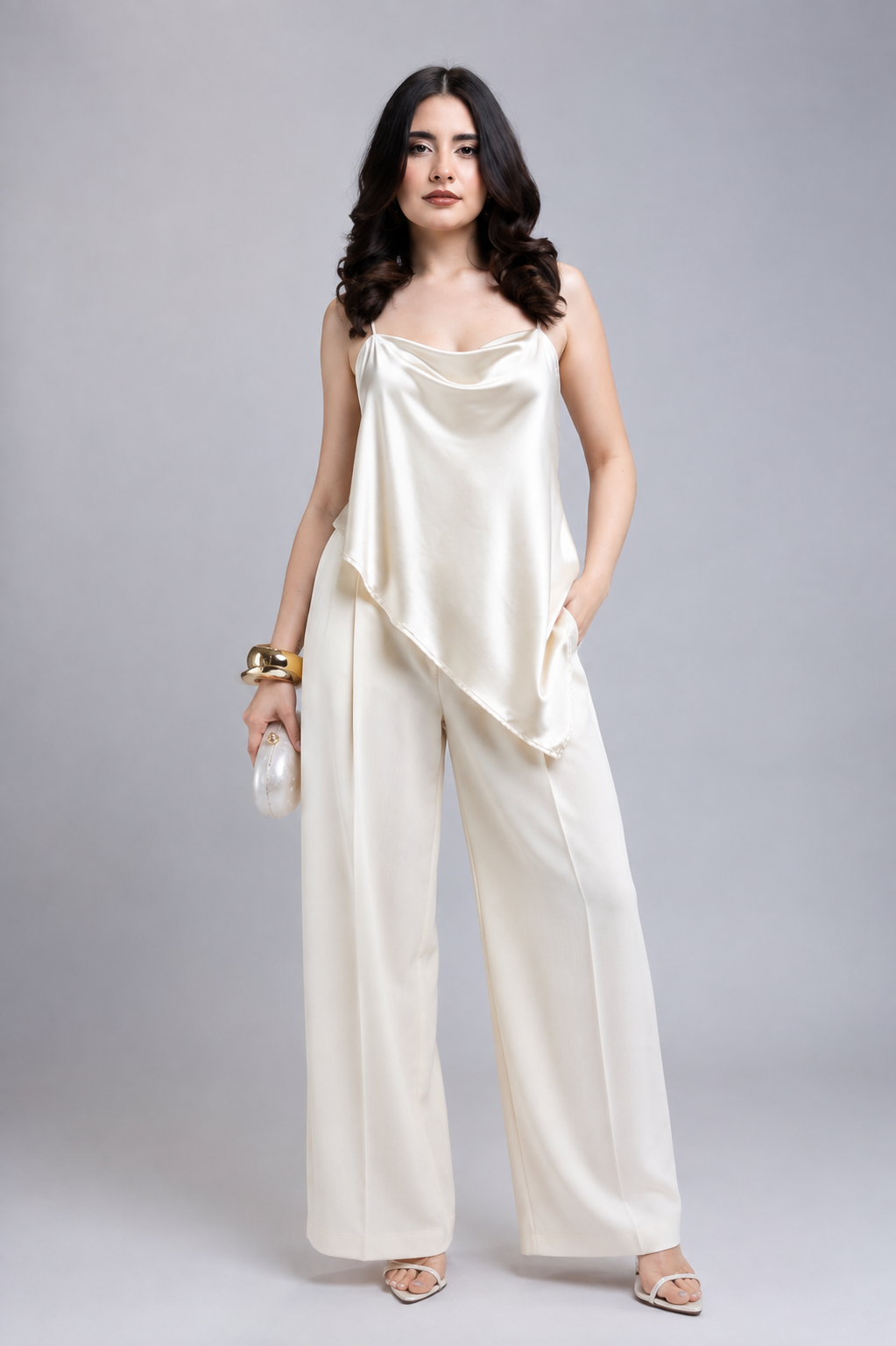 Blusa Satinada de Tirantes con Corte Asimétrico