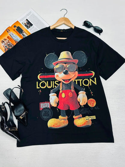 Playera Gráfica con Pedrería y Estampado de Personaje