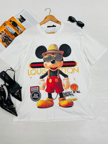Playera Gráfica con Pedrería y Estampado de Personaje