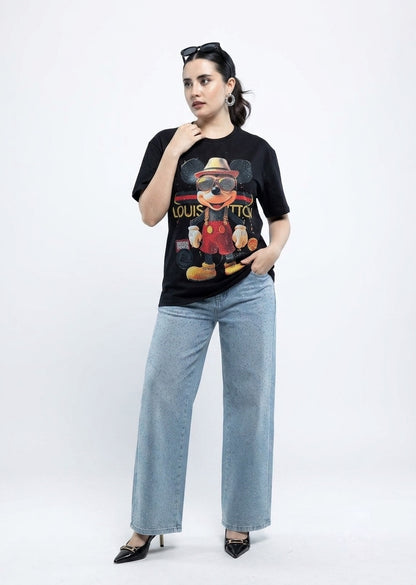 Playera Gráfica con Pedrería y Estampado de Personaje